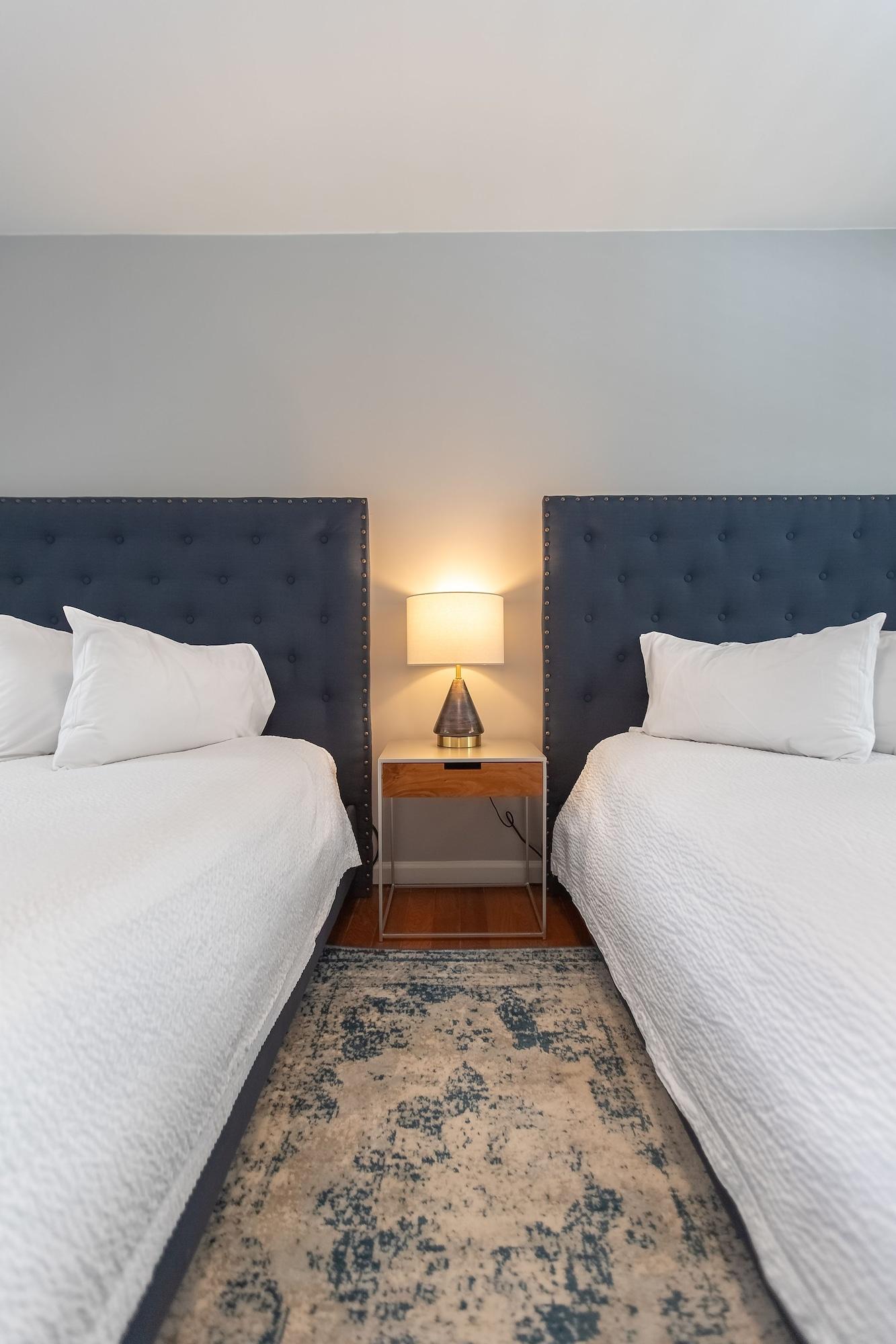 Seven Hills Inn Ленокс Экстерьер фото