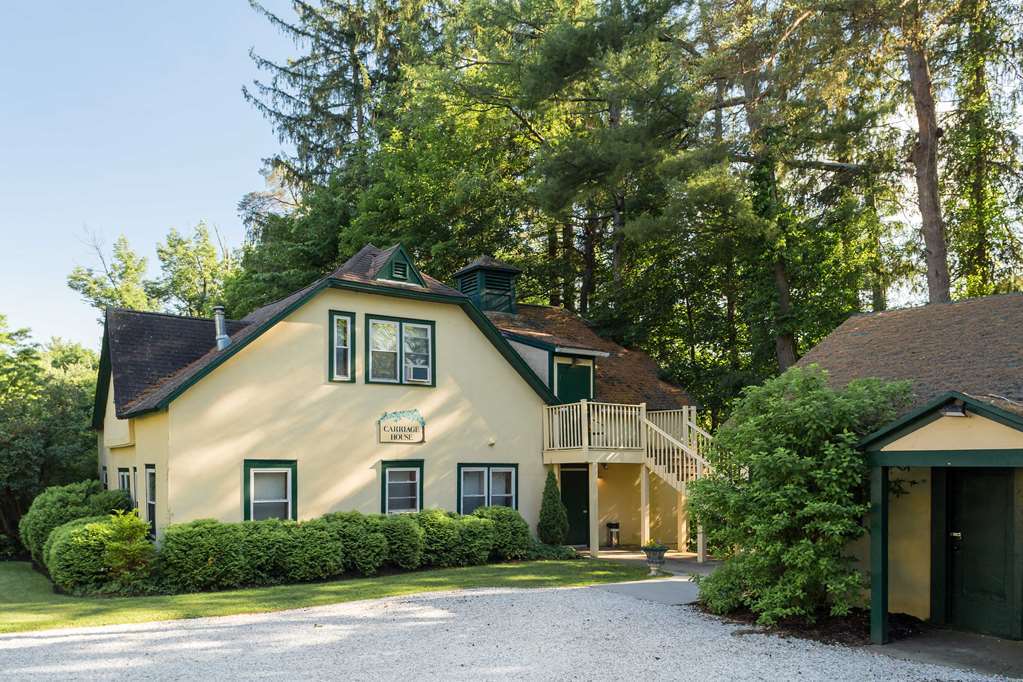 Seven Hills Inn Ленокс Экстерьер фото