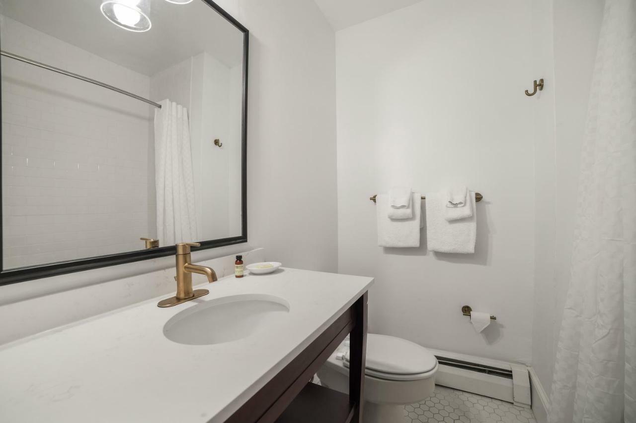 Seven Hills Inn Ленокс Экстерьер фото